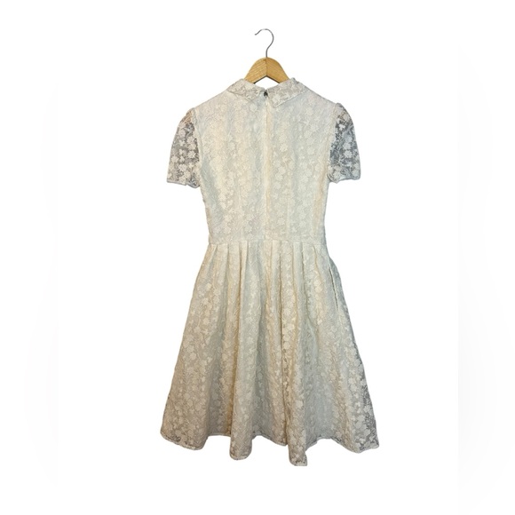 Gal Meets Glam Amelia Dress white lace 4 - Picture 8 of 10